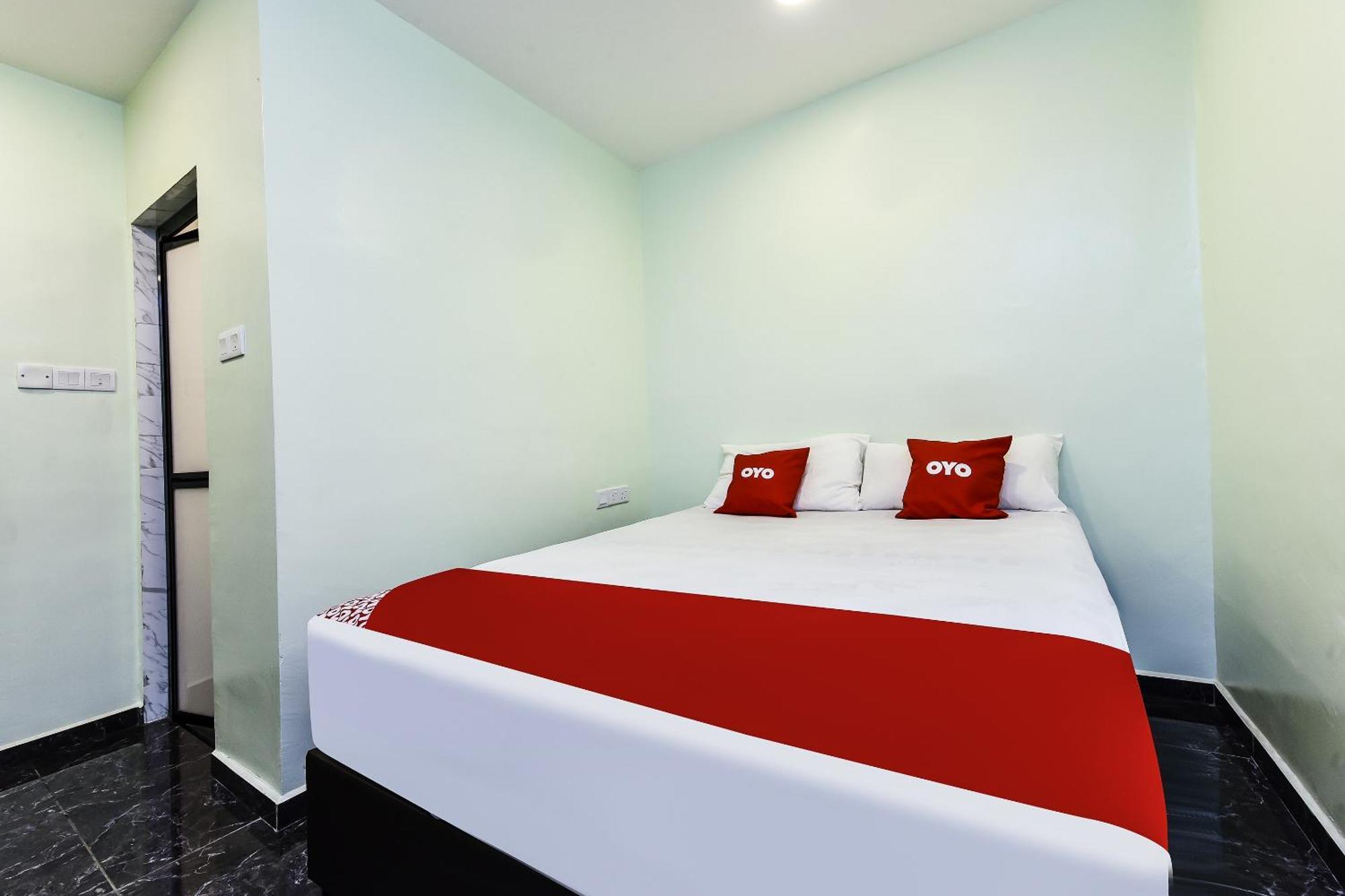 Oyo 90445 Th Hotel Bahau Dış mekan fotoğraf