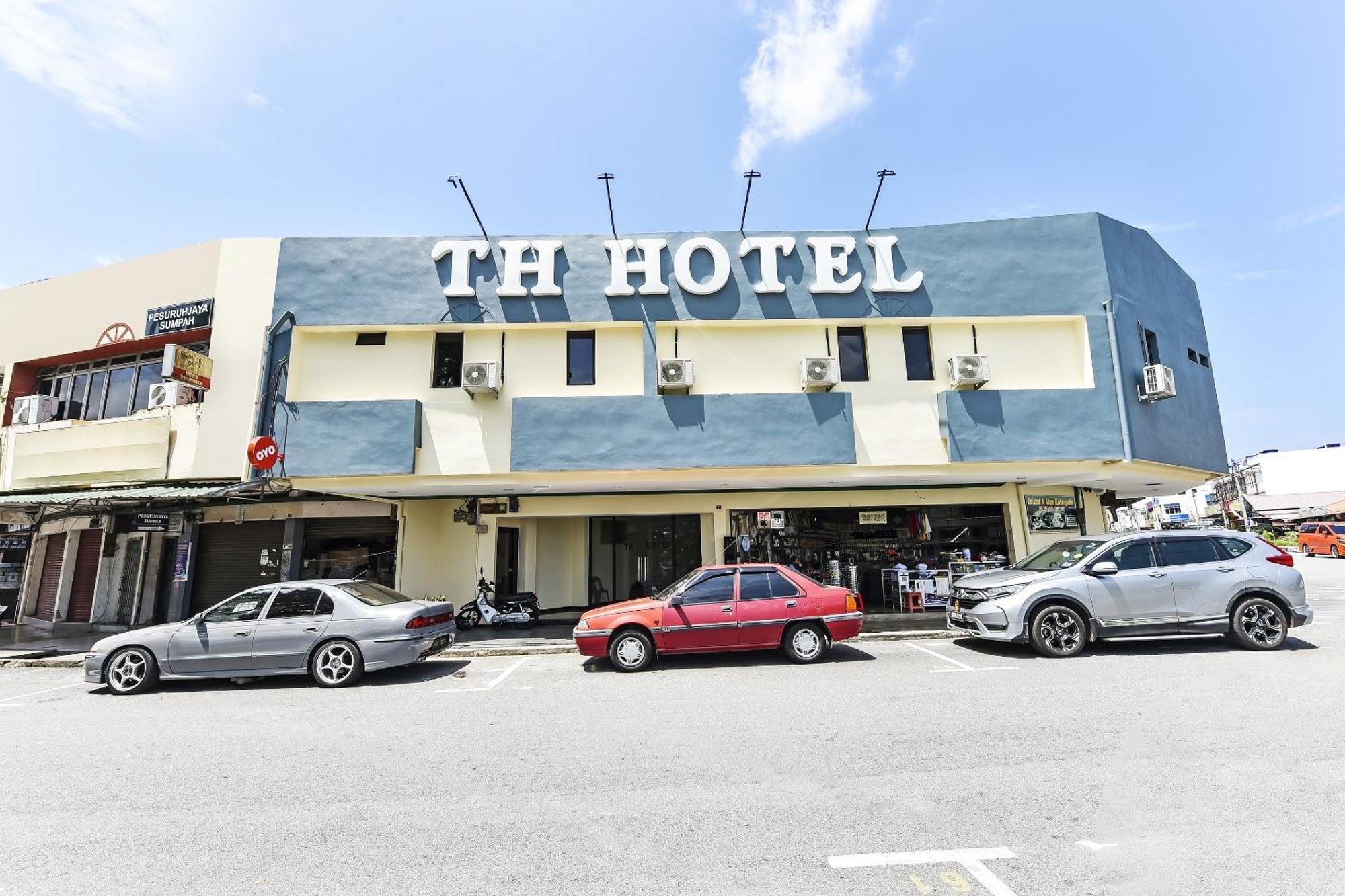 Oyo 90445 Th Hotel Bahau Dış mekan fotoğraf