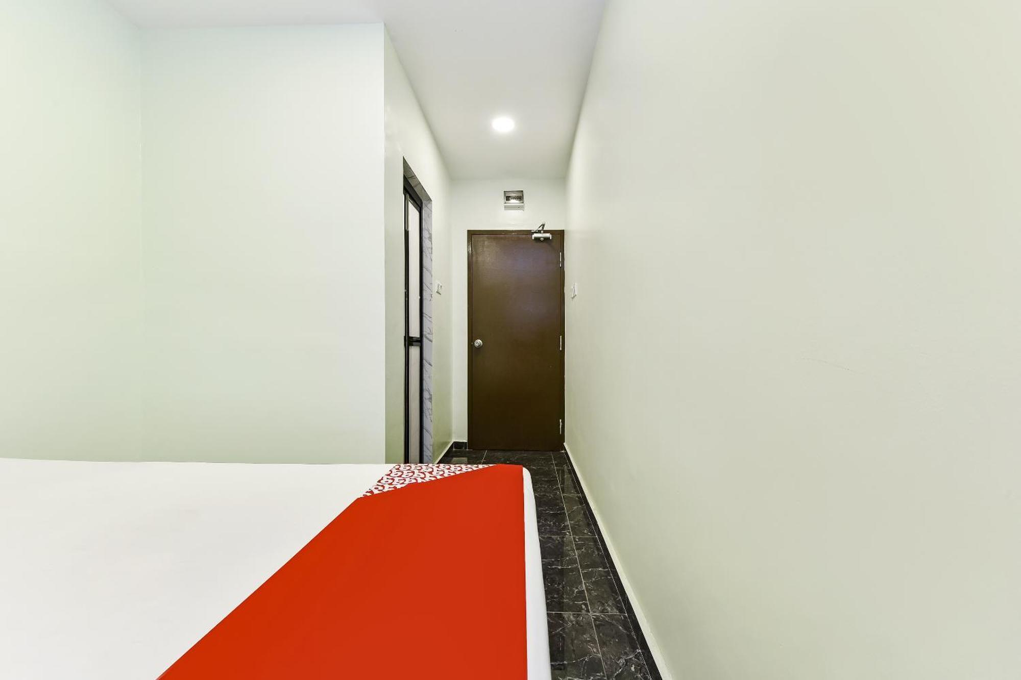 Oyo 90445 Th Hotel Bahau Dış mekan fotoğraf