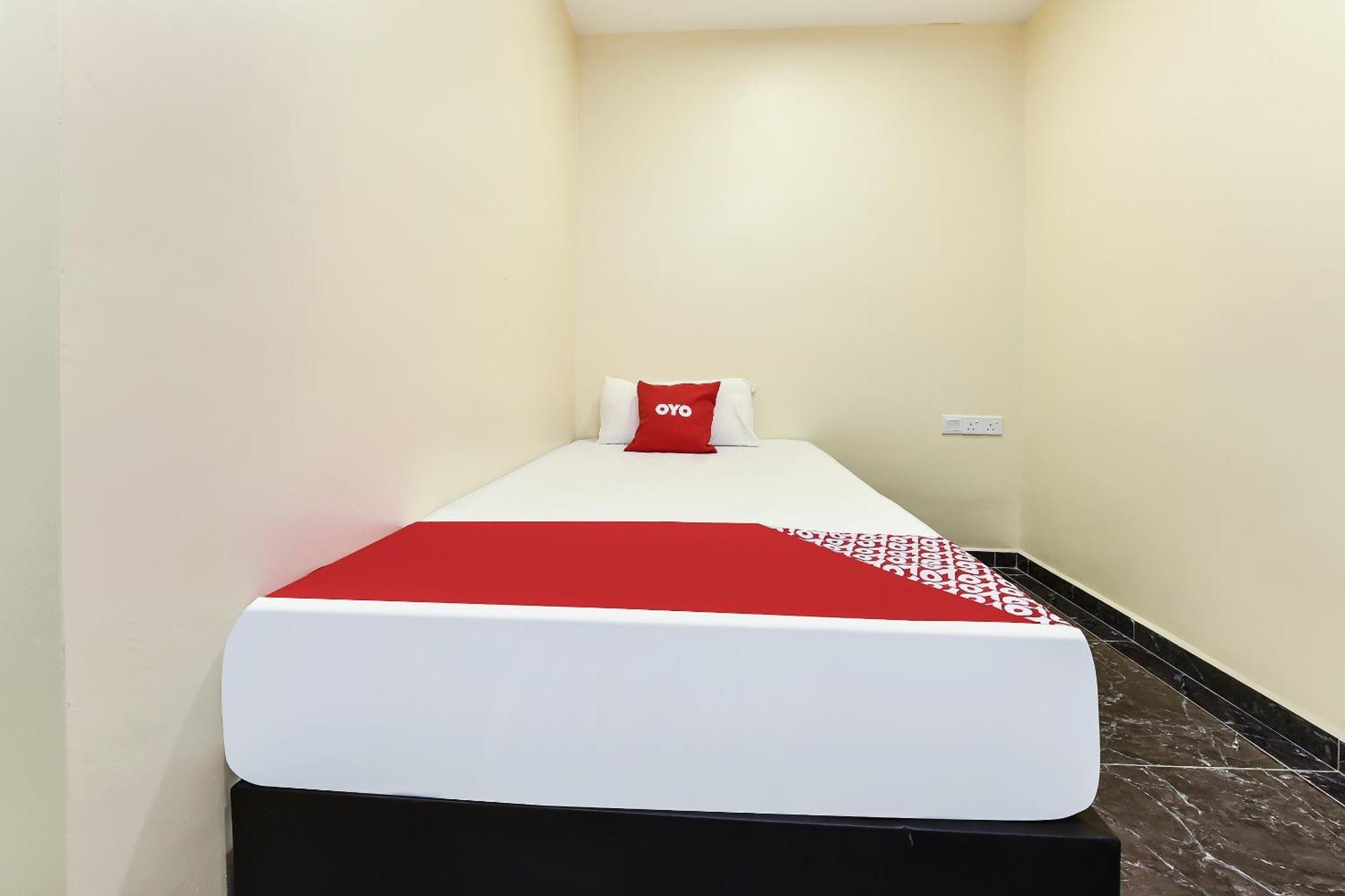 Oyo 90445 Th Hotel Bahau Dış mekan fotoğraf