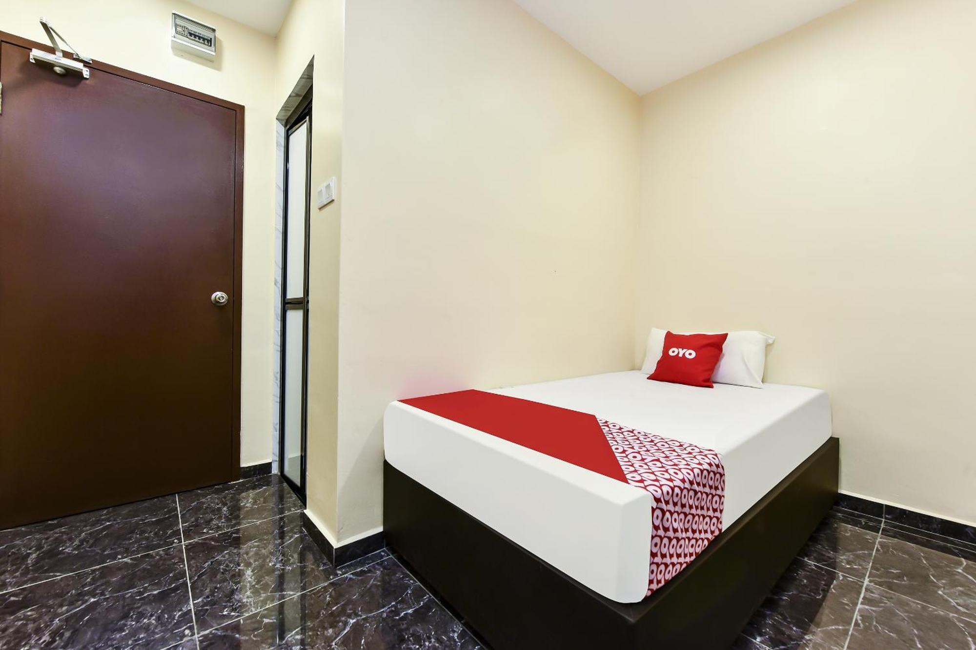 Oyo 90445 Th Hotel Bahau Dış mekan fotoğraf