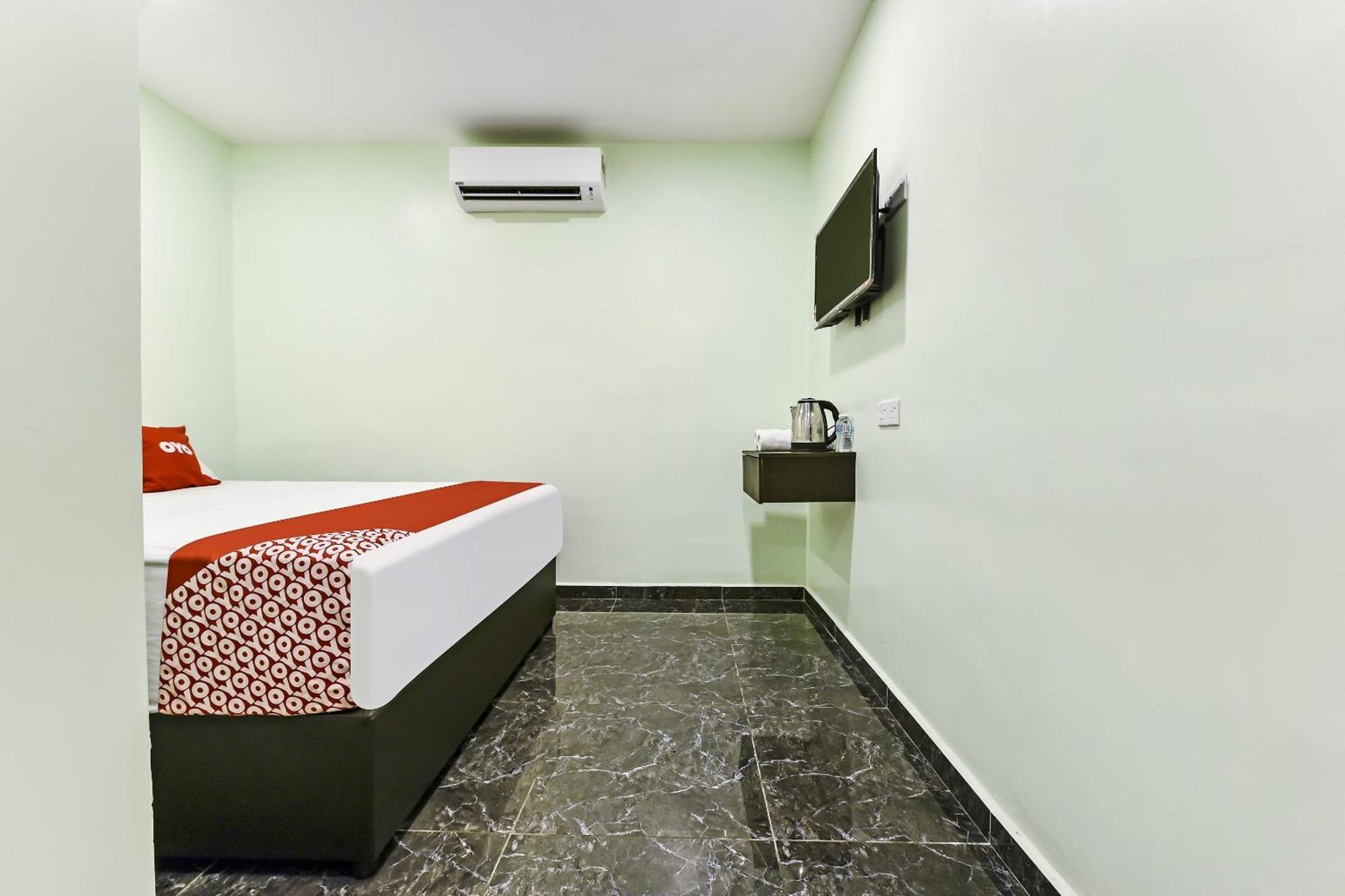 Oyo 90445 Th Hotel Bahau Dış mekan fotoğraf