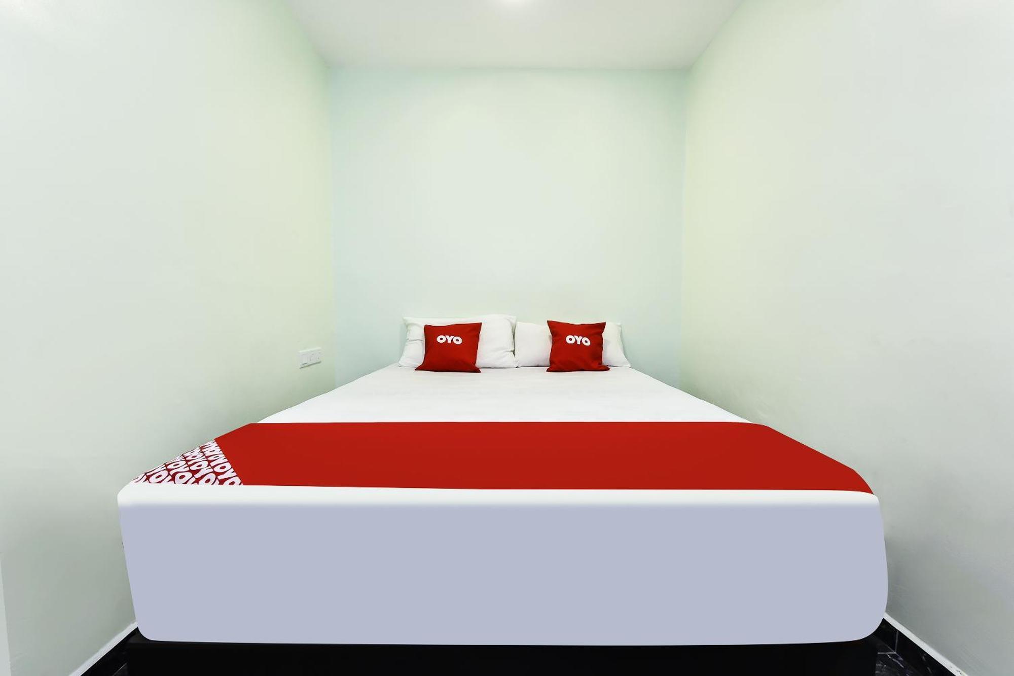 Oyo 90445 Th Hotel Bahau Dış mekan fotoğraf