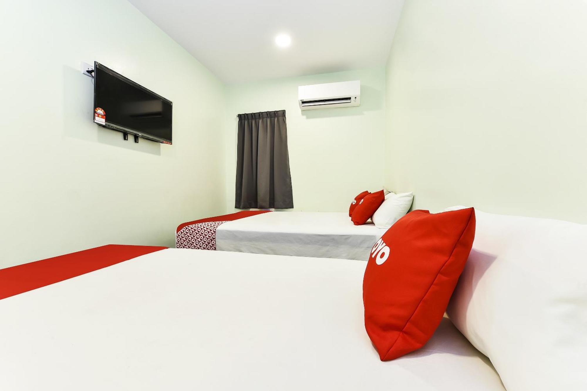 Oyo 90445 Th Hotel Bahau Dış mekan fotoğraf