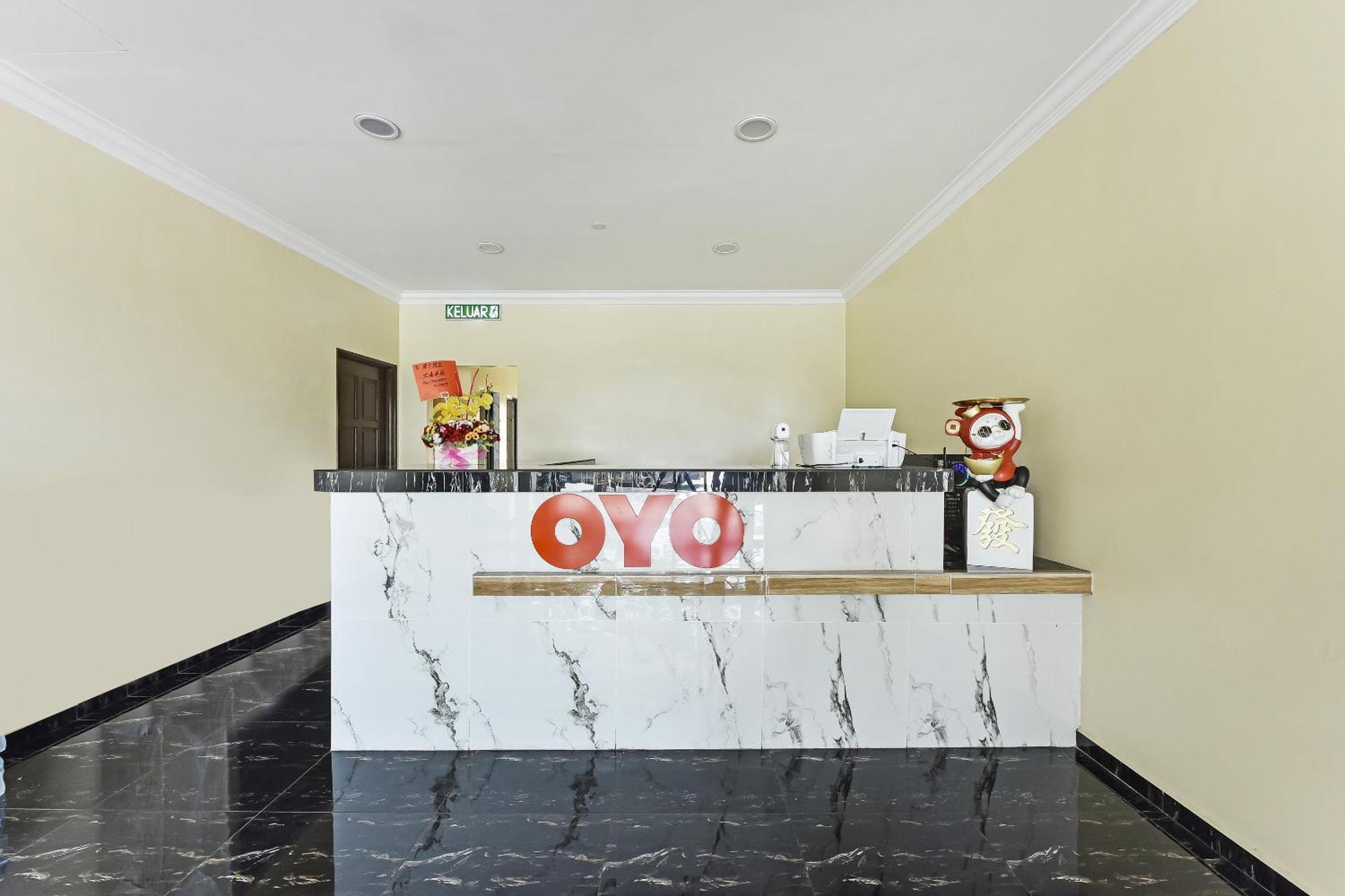 Oyo 90445 Th Hotel Bahau Dış mekan fotoğraf