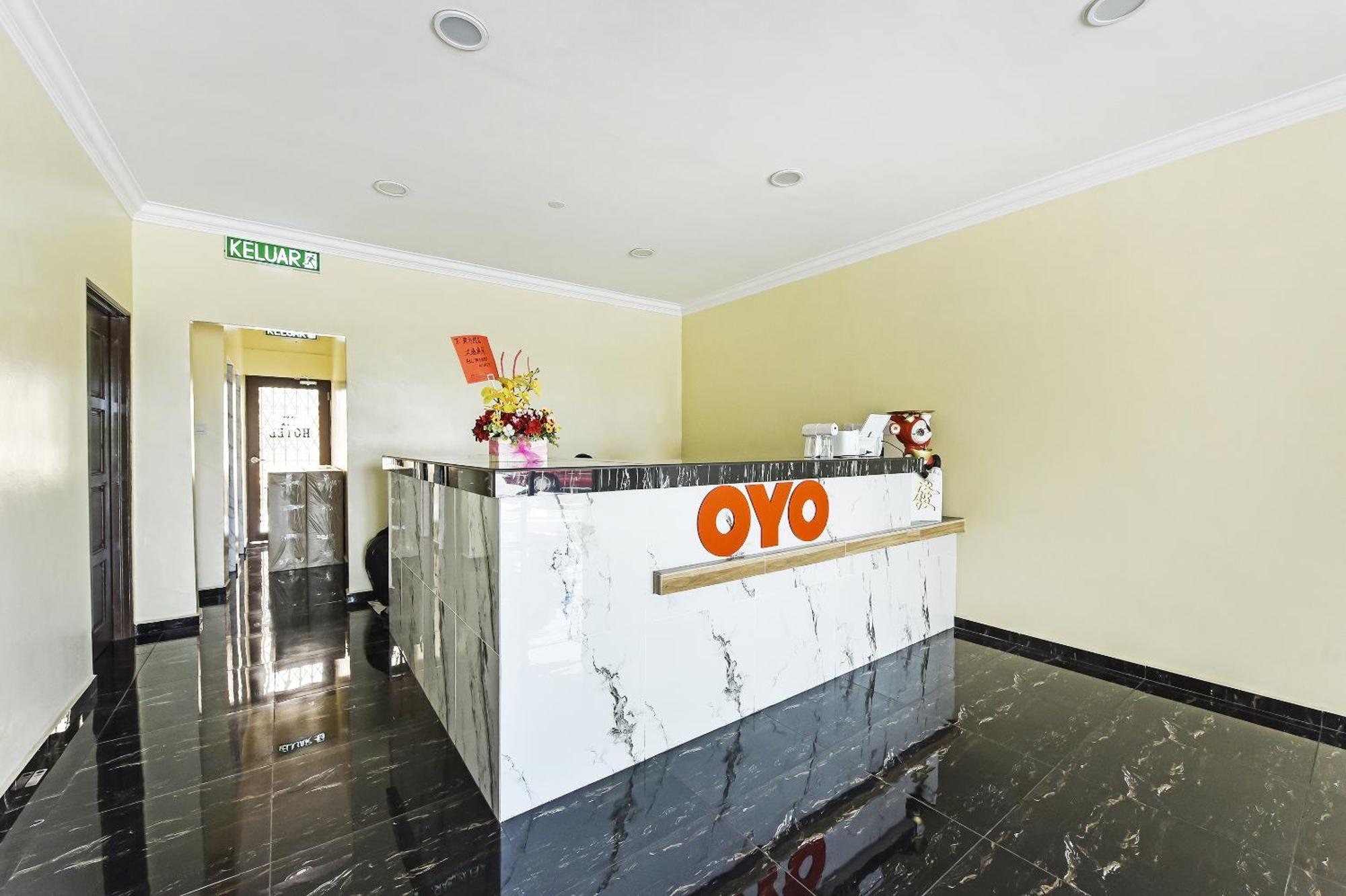 Oyo 90445 Th Hotel Bahau Dış mekan fotoğraf