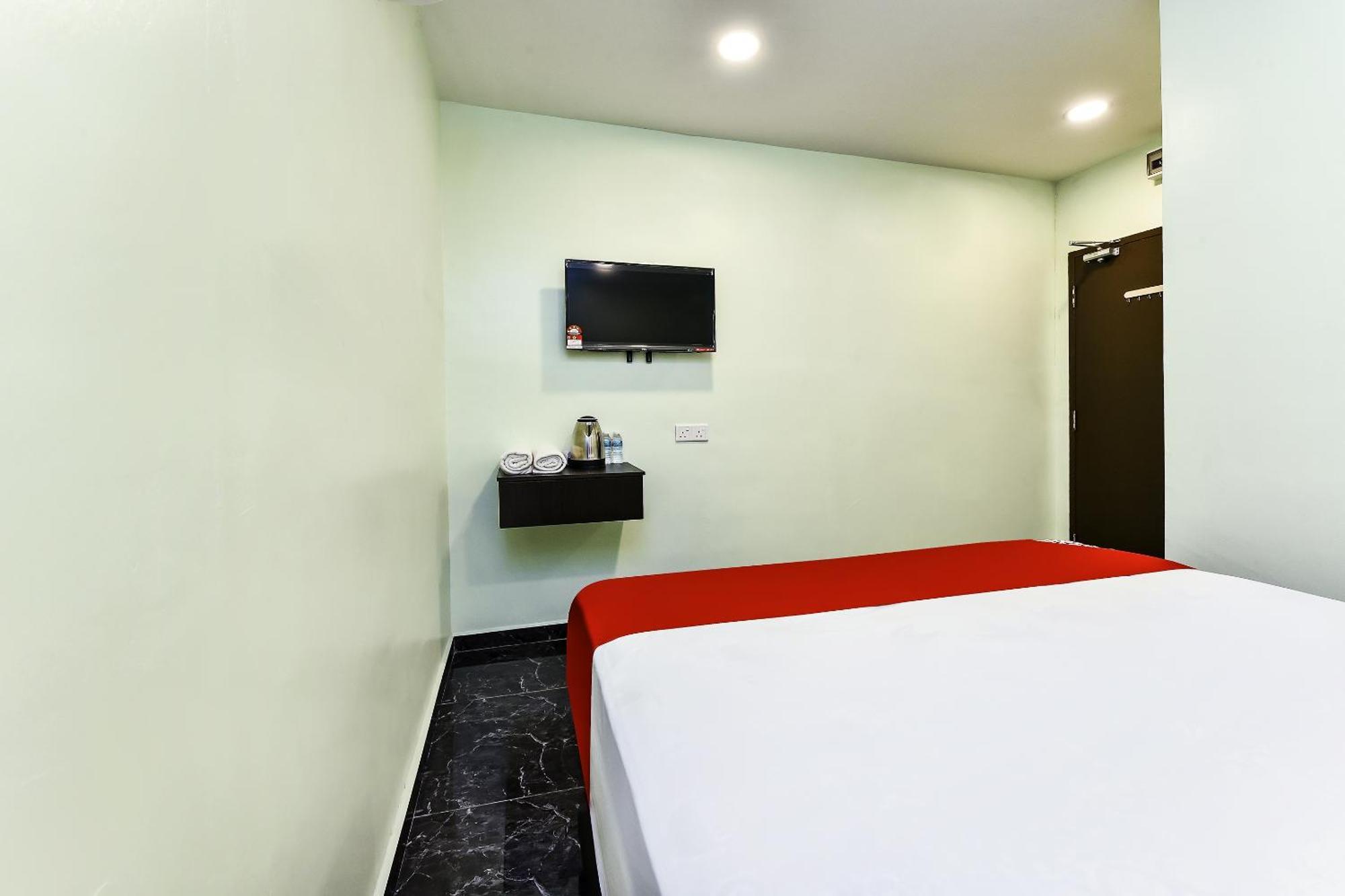 Oyo 90445 Th Hotel Bahau Dış mekan fotoğraf